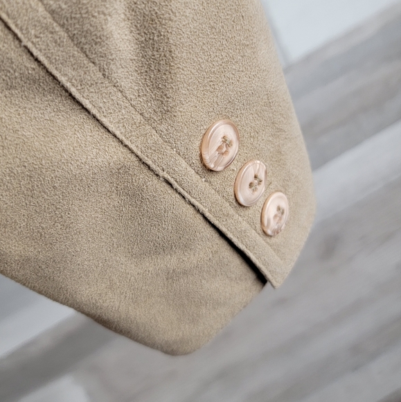 Blassport by Bill Blass UltraSuede Neutral Tal Lightweight Single Button Blazer - Picture 5 of 16